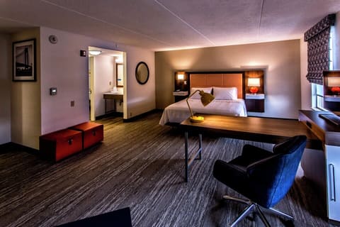 Hampton Inn & Suites Staten Island
