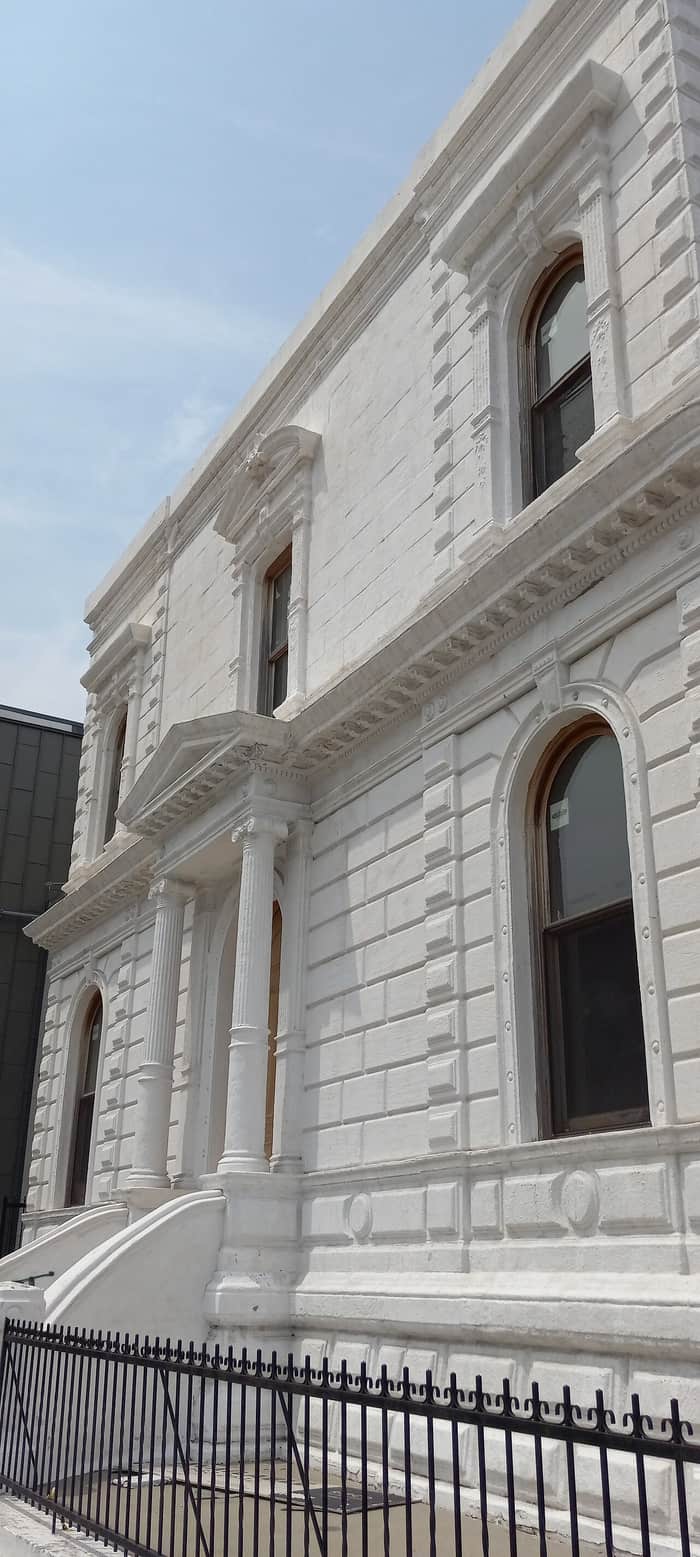 Fachada del Coignet Building en Gowanus, tercera vista